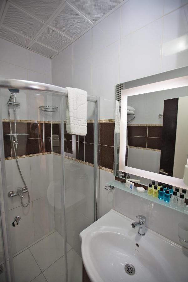 Hotel Bulvar Istanboel Buitenkant foto