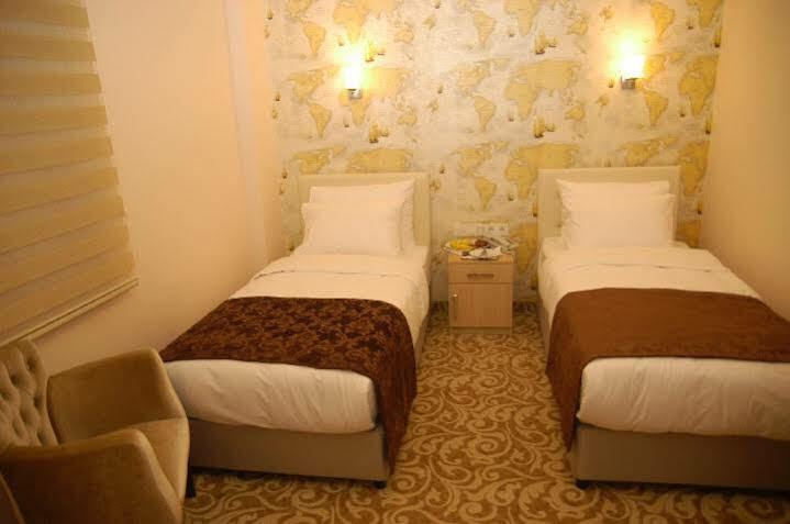 Hotel Bulvar Istanboel Buitenkant foto