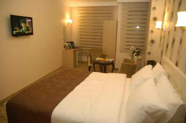 Hotel Bulvar Istanboel Buitenkant foto